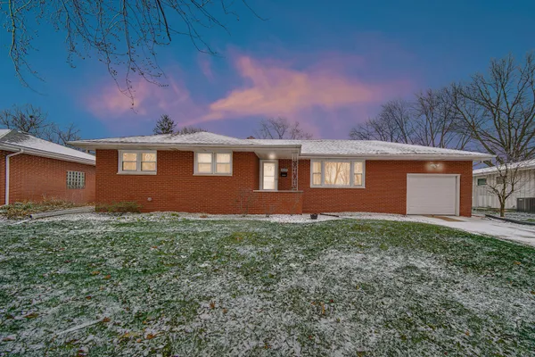 $355,000 | 8639 Linden Avenue, Munster, IN 46321