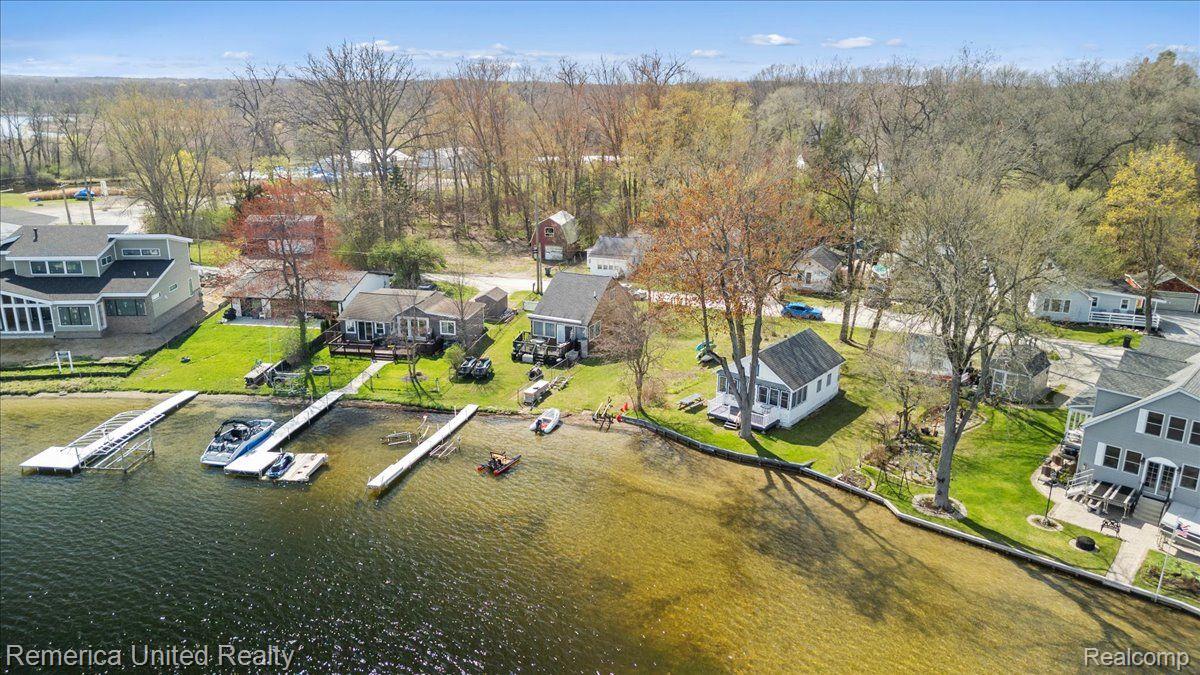 9623 Winston Road Pinckney, MI 48169 - Photo 4 of 19 Vacation everyday!
