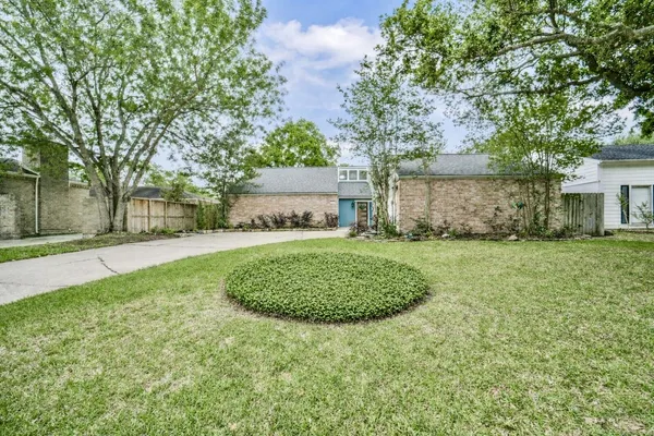 $3,000 | 12111 Whittington Drive, Houston, TX 77077