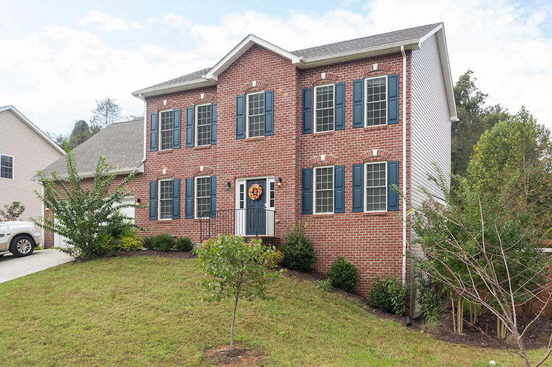 1011 Longview Road Roanoke, VA 24018 - Photo 2 of 34 DGA_8385
