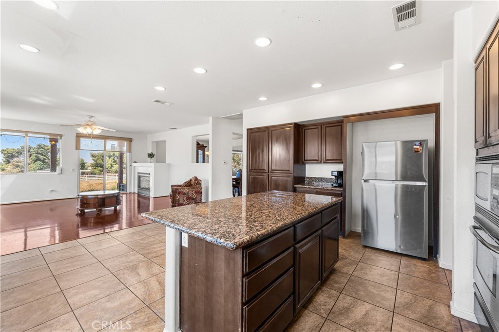 658 East Lago Lindo Road Palmdale, CA 93550 - Photo 34 of 73