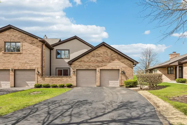 $429,000 | 1766 Pebble Beach Drive, Hoffman Estates, IL 60169