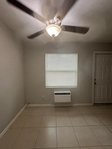 $1,290 | 1777 Highland Avenue, Unit C, Vero Beach, FL 32960