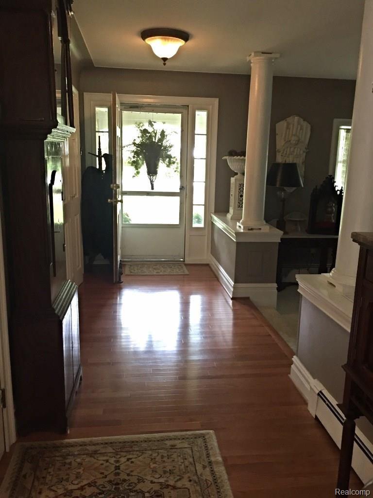 5752 Thorny Ash Road Rochester, MI 48306 - Photo 8 of 18 Thorny Ash Foyer.jpg