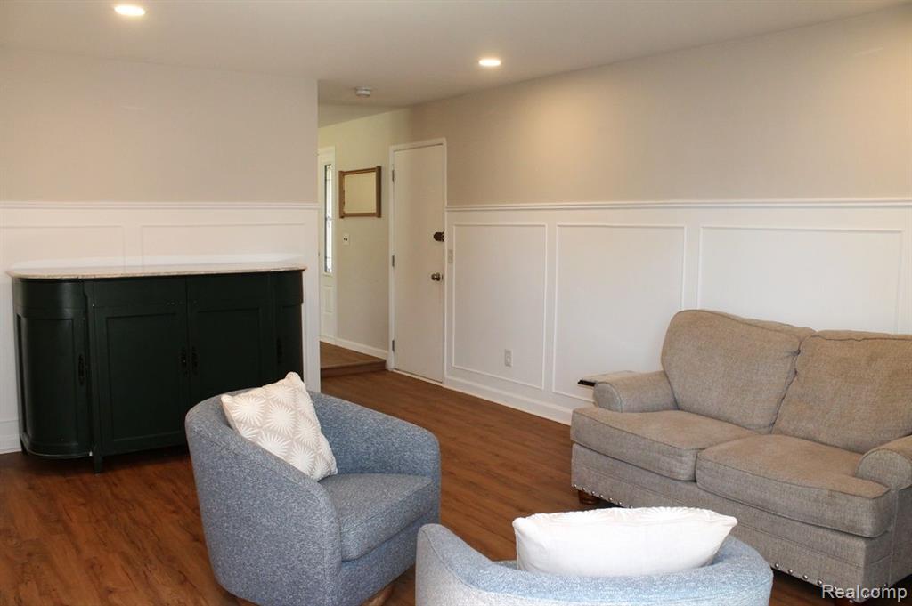 43183 Barchester Road Canton, MI 48187 - Photo 17 of 58