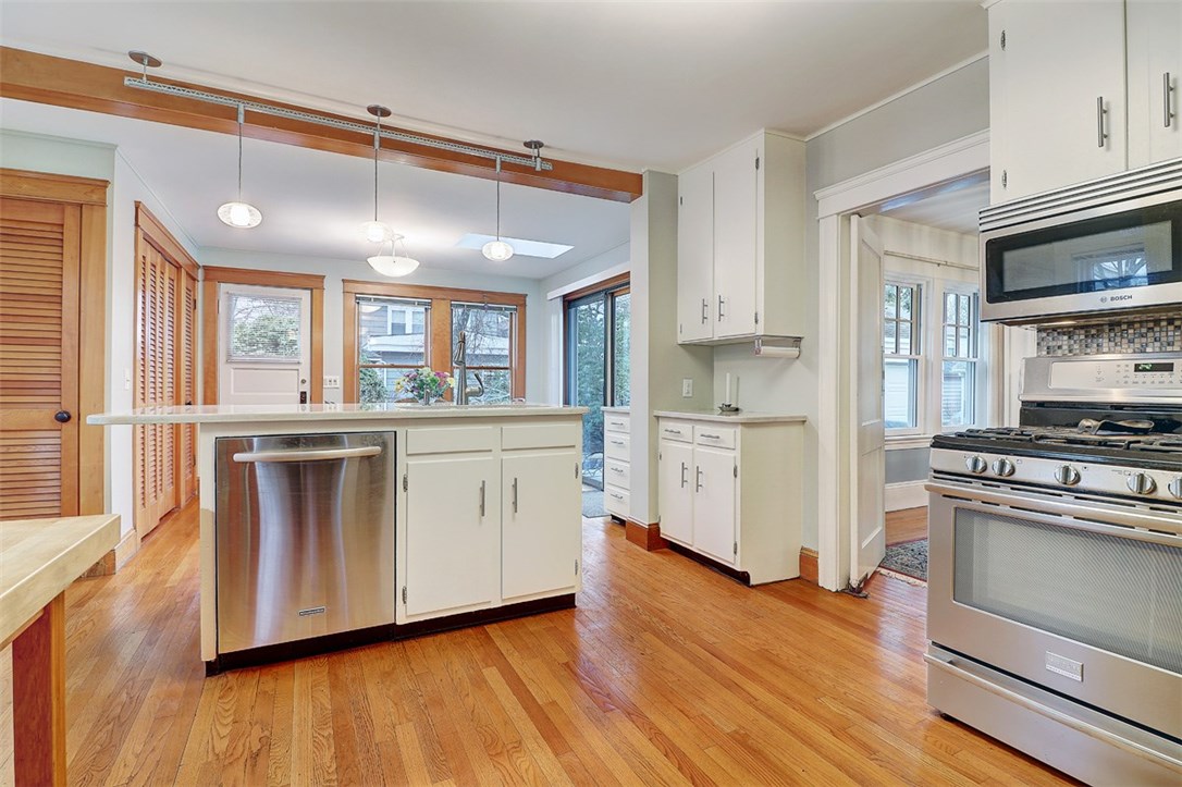 216 Raleigh Avenue Pawtucket, RI 02860 - Photo 17 of 24