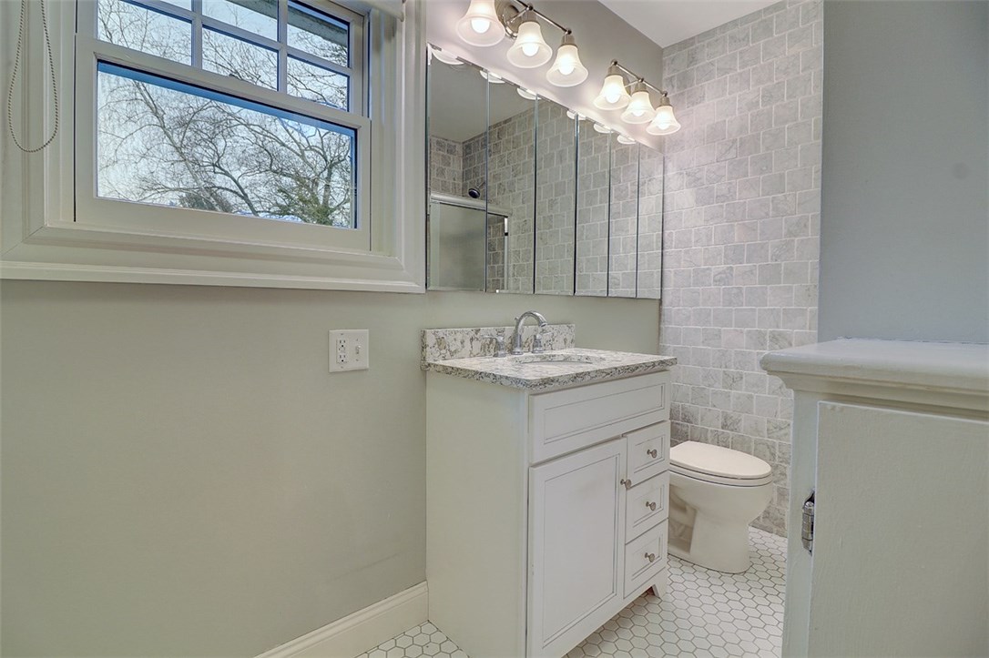 216 Raleigh Avenue Pawtucket, RI 02860 - Photo 19 of 24