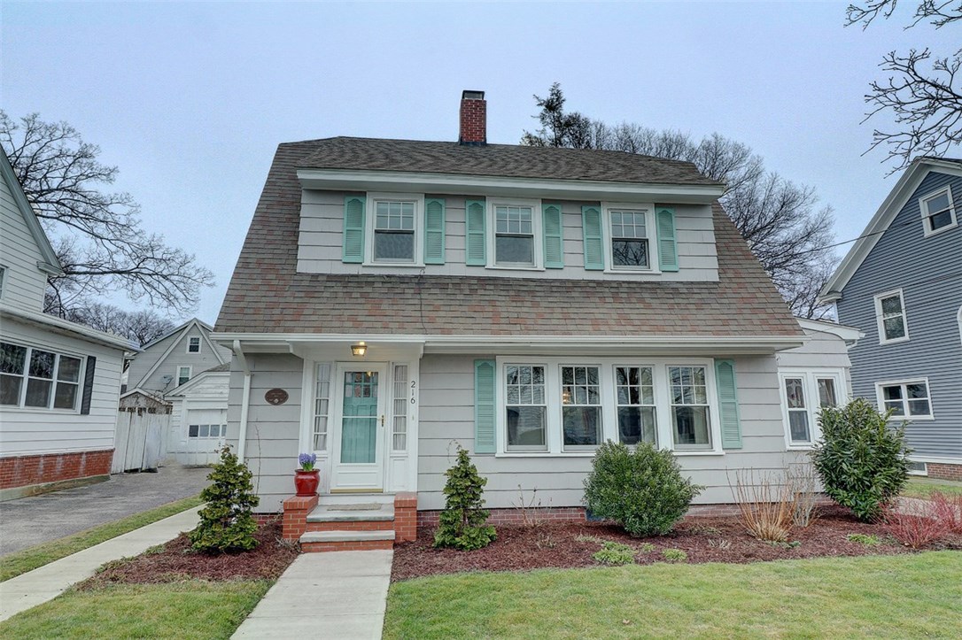 216 Raleigh Avenue Pawtucket, RI 02860 - Photo 2 of 24