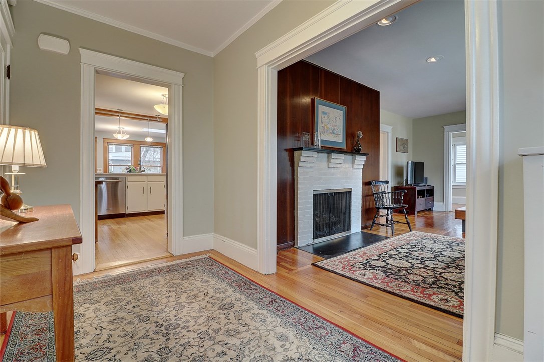 216 Raleigh Avenue Pawtucket, RI 02860 - Photo 4 of 24
