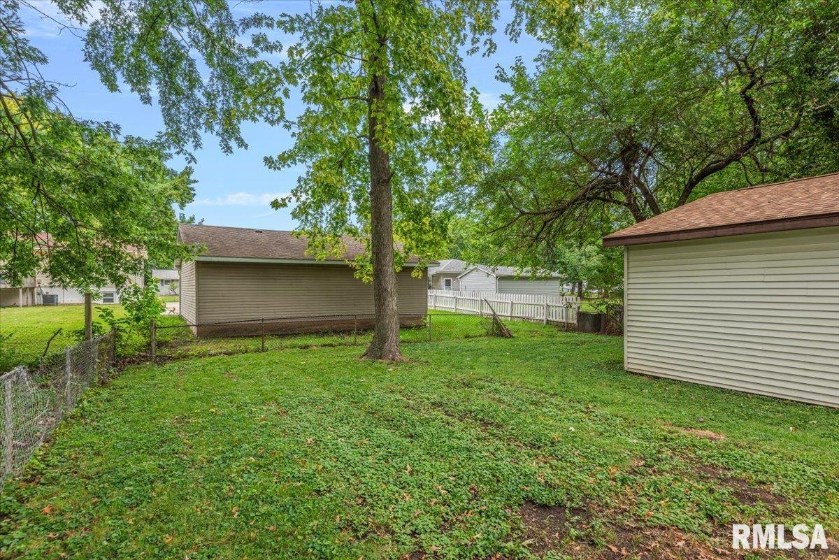 2425 Stokebridge Road Springfield, IL 62702 - Photo 33 of 34 Gallery Image 33