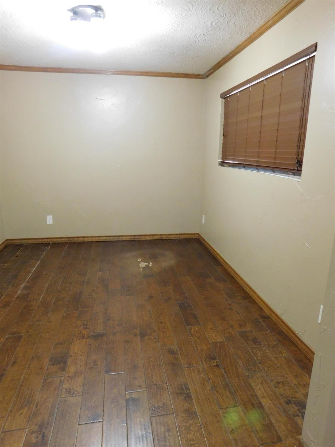 315 West 16th Street Muleshoe, TX 79347 - Photo 9 of 31 Formal dining/office