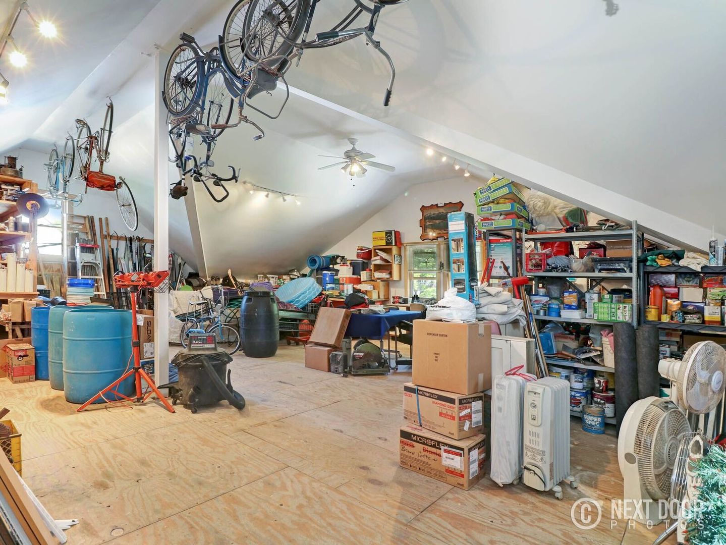 125 South Maple Street Itasca, IL 60143 - Photo 24 of 24 a room with lots of furniture and white walls