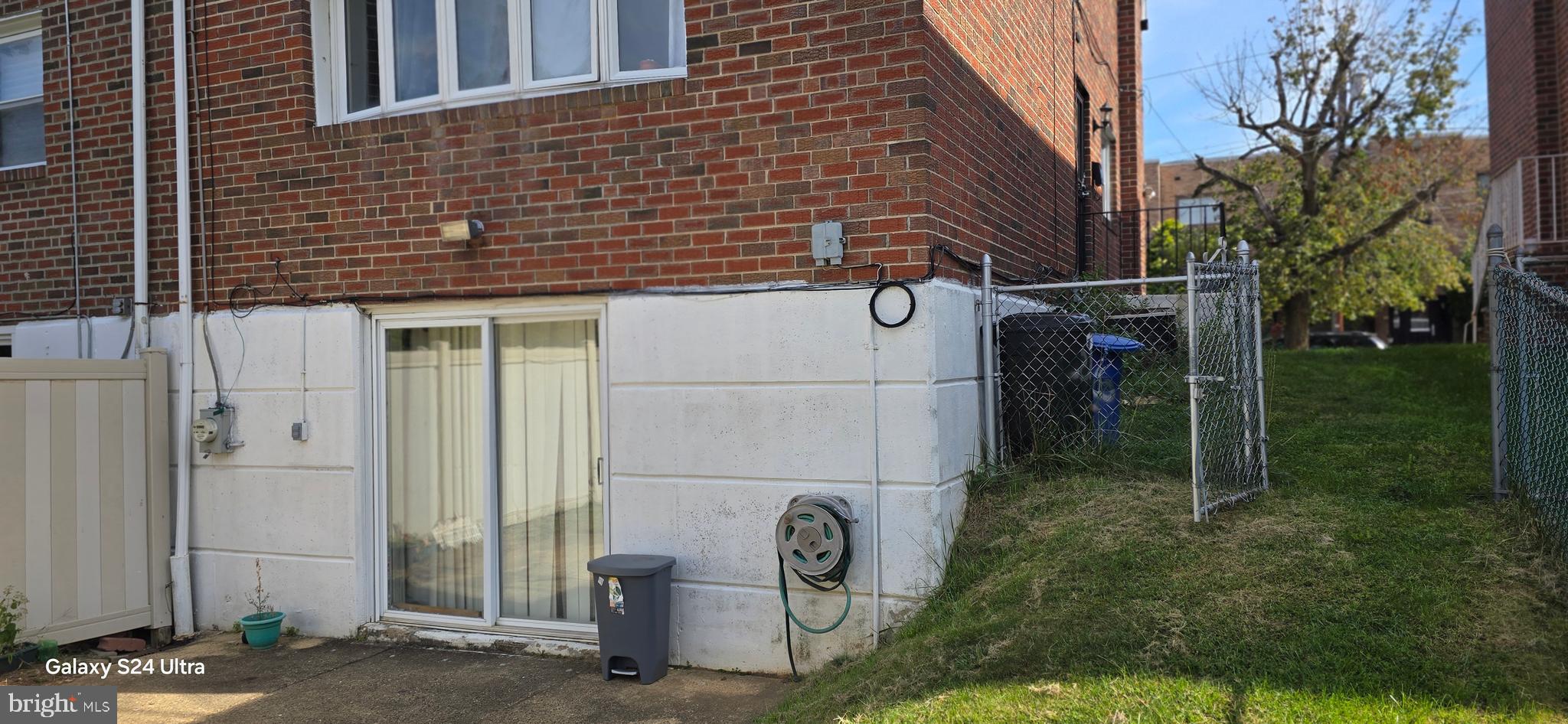 2806 Walnut Hill Street Philadelphia, PA 19152 - Photo 28 of 34 a backyard of a house