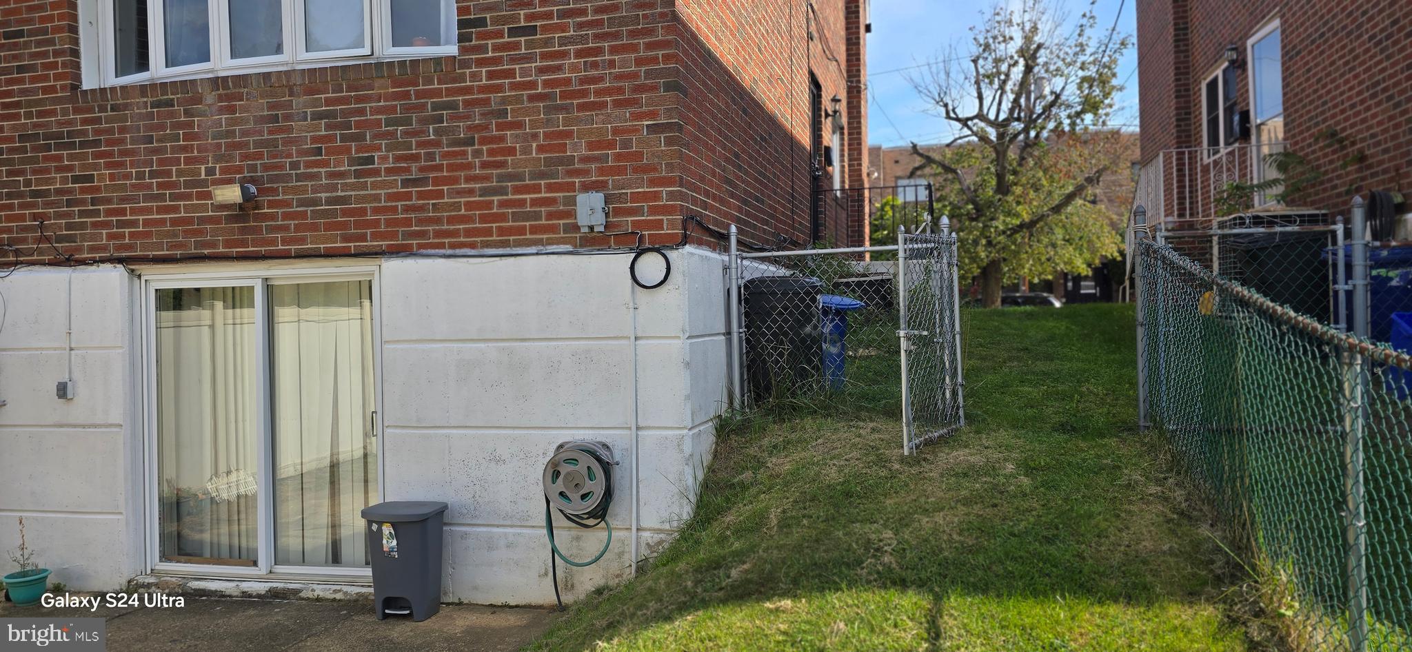 2806 Walnut Hill Street Philadelphia, PA 19152 - Photo 29 of 34 a backyard of a house with lots of green space