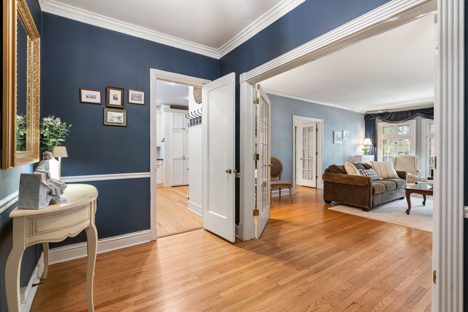 496 Sheridan Road, Unit 1 Evanston, IL 60202 - Photo 5 of 29