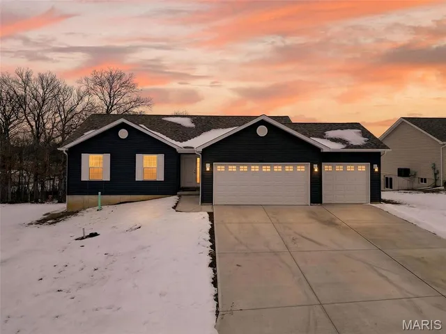 $300,000 | 165 Colton Jesse Drive, Winfield, MO 63389