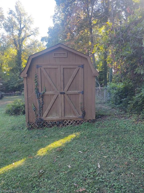 203 Ragsdale Road Jamestown, NC 27282 - Photo 37 of 38 Gallery Image 37