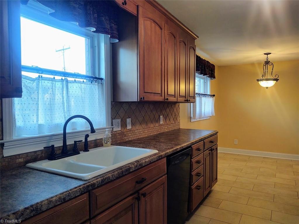 203 Ragsdale Road Jamestown, NC 27282 - Photo 6 of 38 Gallery Image 6