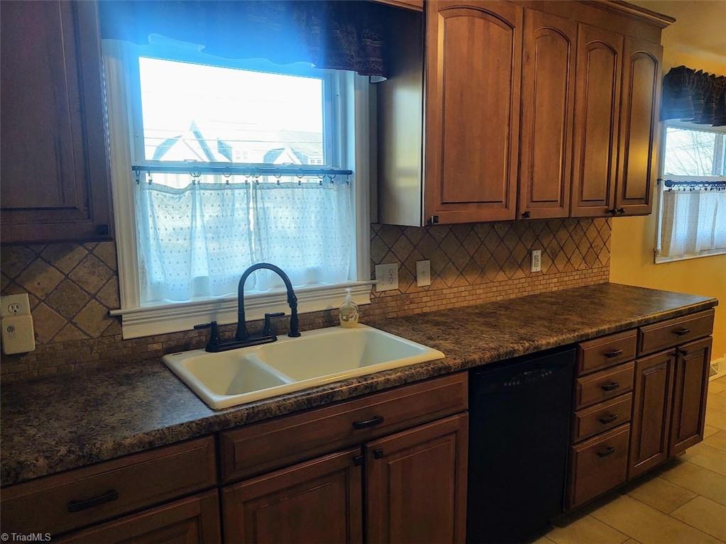 203 Ragsdale Road Jamestown, NC 27282 - Photo 7 of 38 Gallery Image 7
