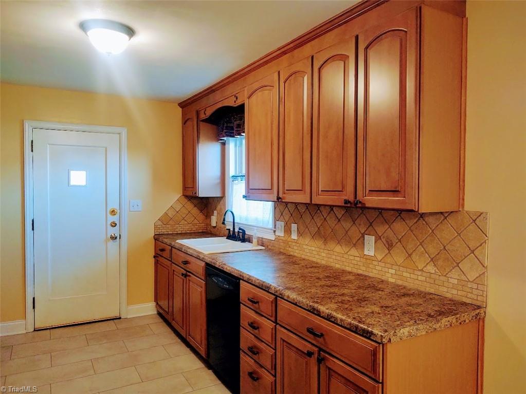 203 Ragsdale Road Jamestown, NC 27282 - Photo 8 of 38 Gallery Image 8