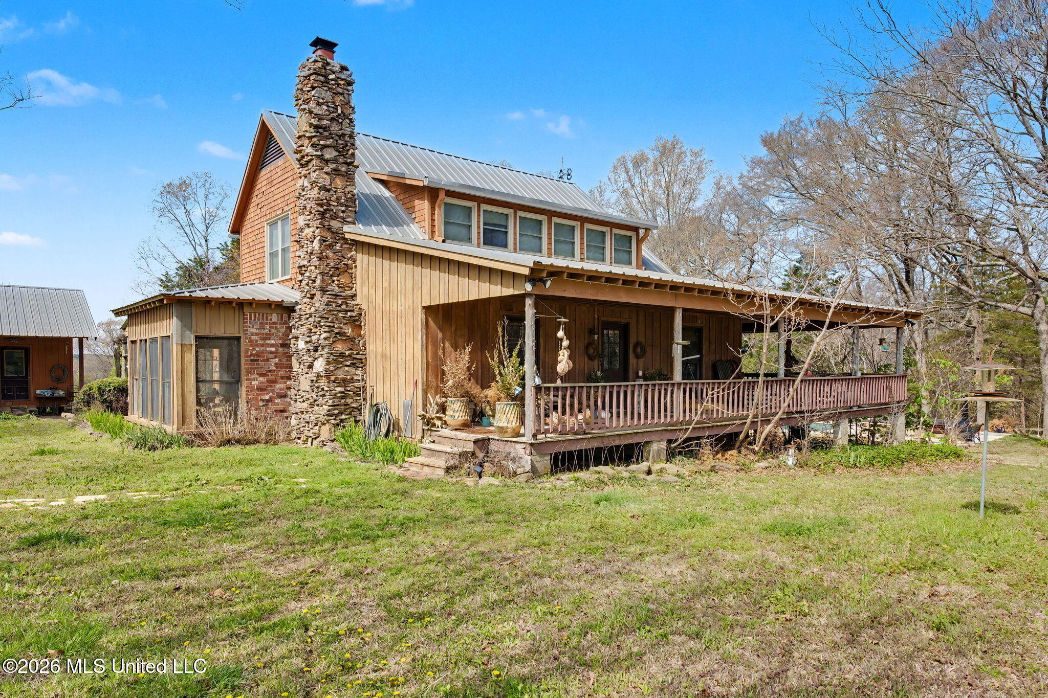 392 Sycamore Road Coldwater, MS 38618 - Photo 2 of 51 2-web-or-mls-392 Sycamore Rd-1