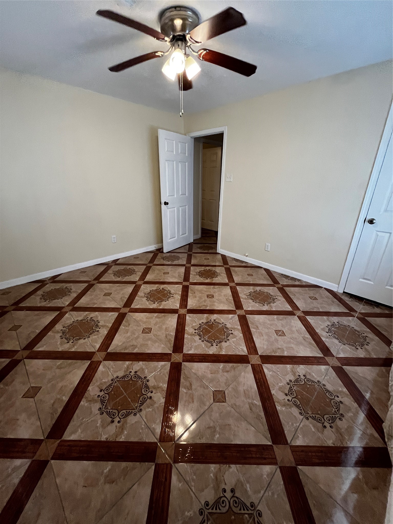 3163 Roe Drive Houston, TX 77087 - Photo 41 of 47 a view of a ceiling fan