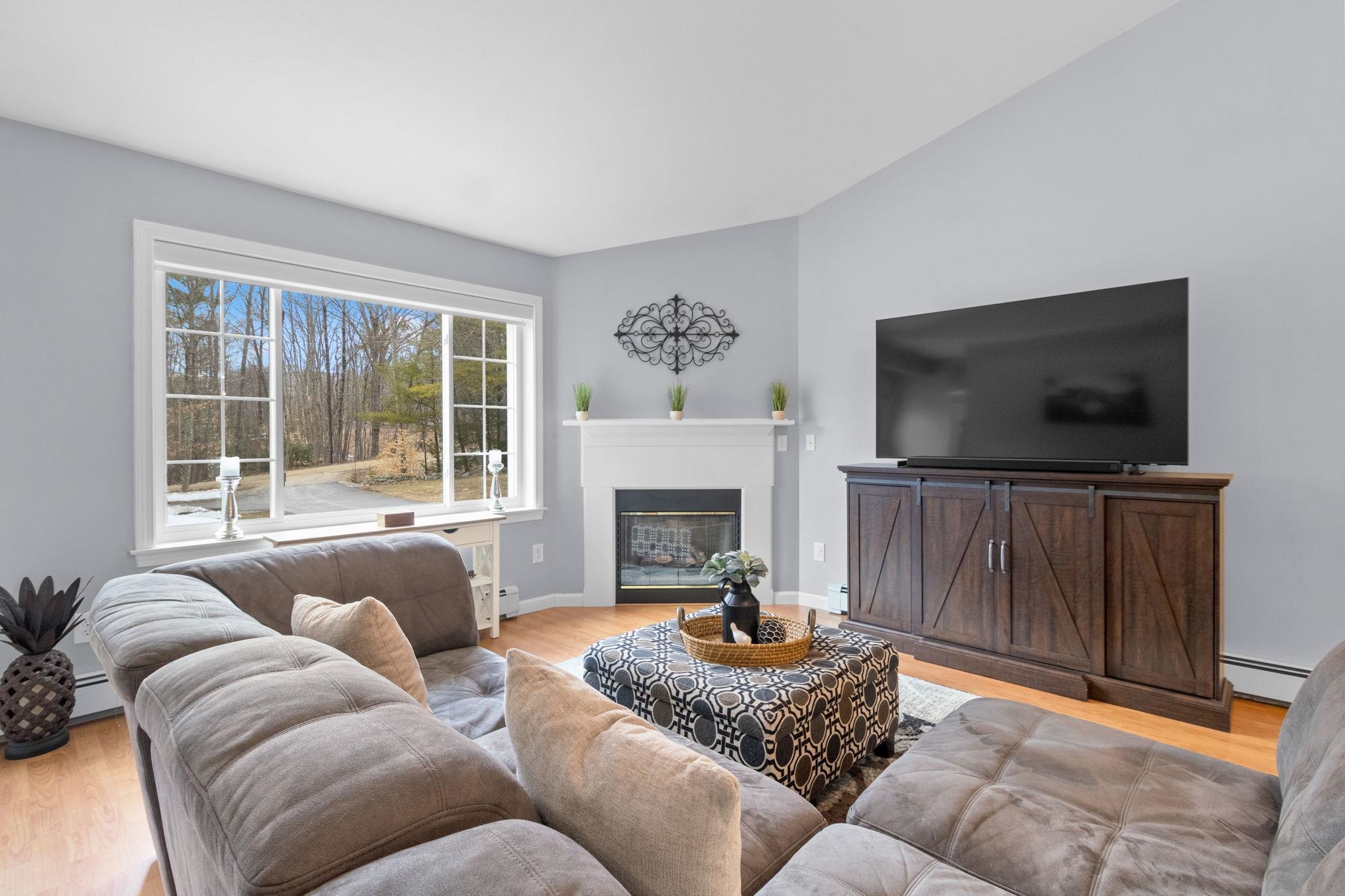 61 Harvey Road Deerfield, NH 03037 - Photo 4 of 38