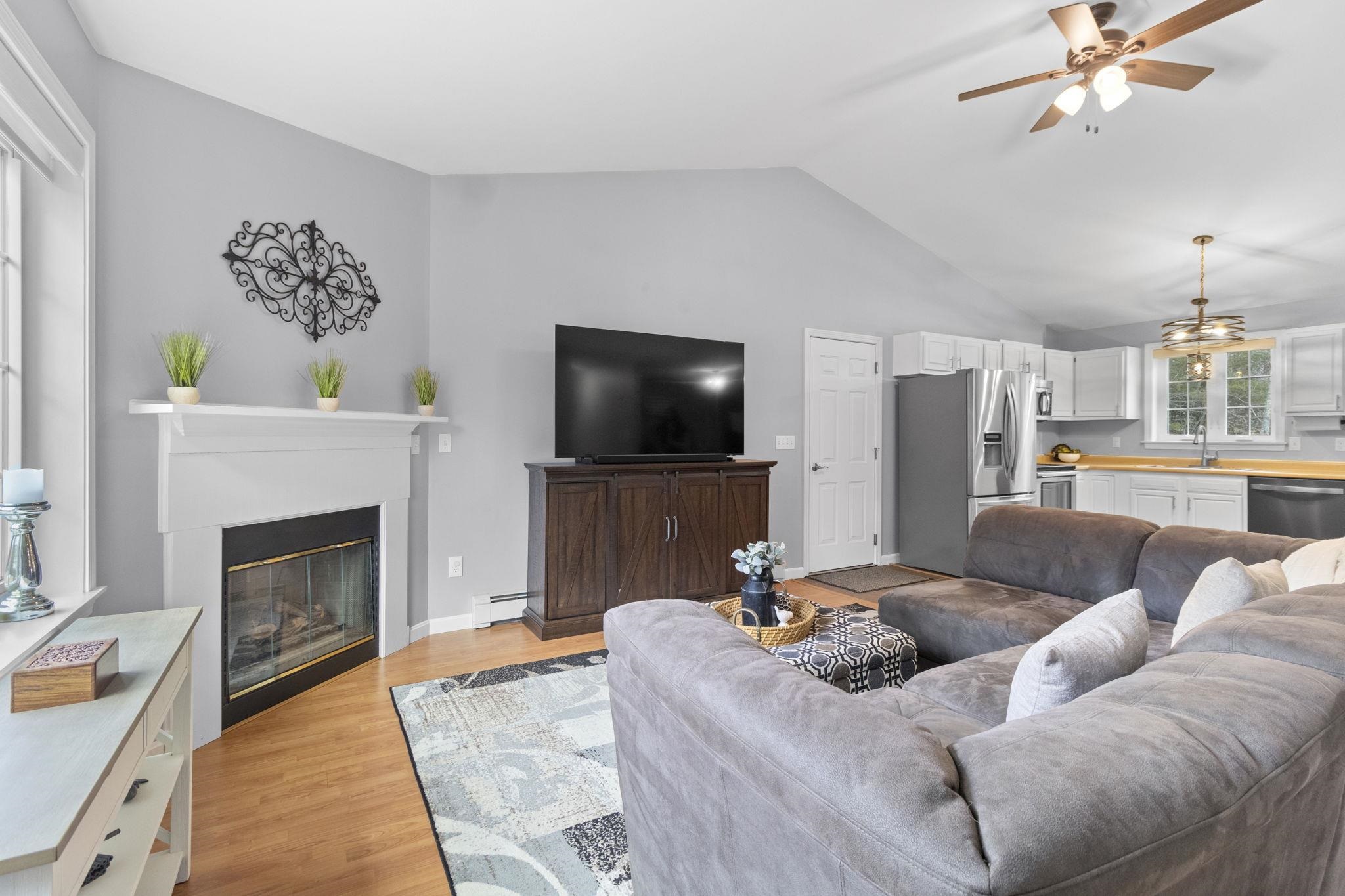 61 Harvey Road Deerfield, NH 03037 - Photo 6 of 38