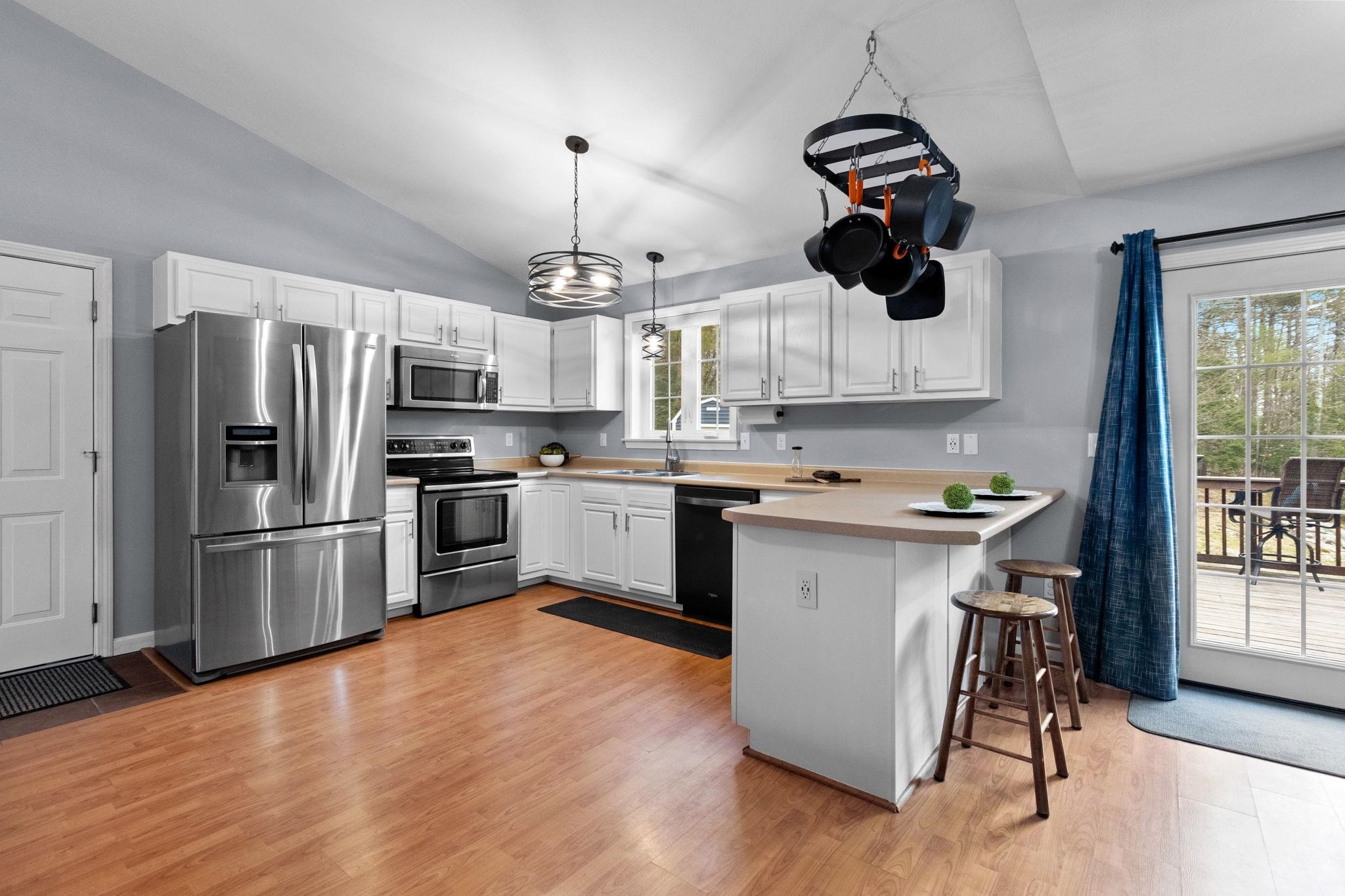 61 Harvey Road Deerfield, NH 03037 - Photo 7 of 38