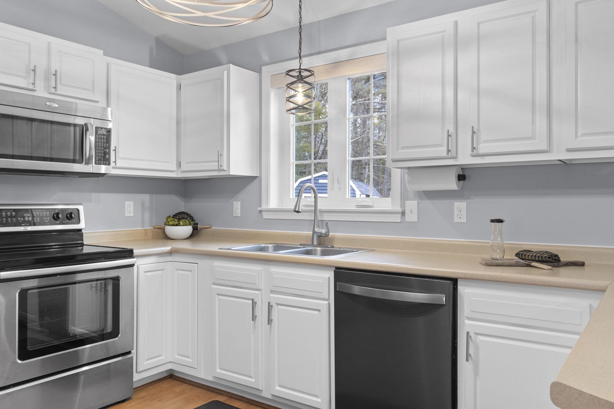 61 Harvey Road Deerfield, NH 03037 - Photo 9 of 38