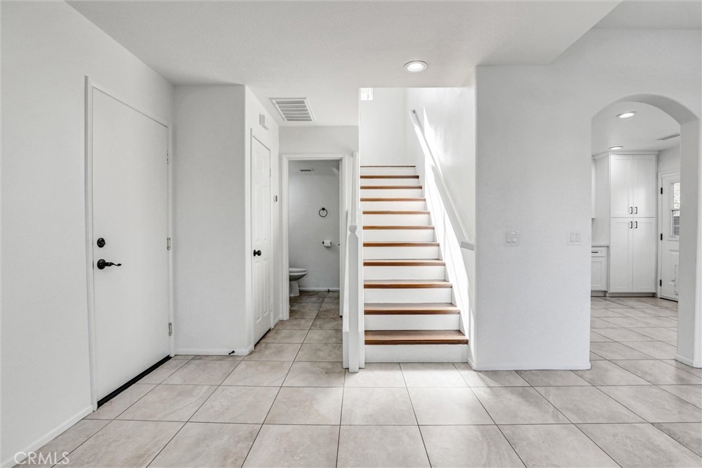 12 Poppyfield Lane Rancho Santa Margarita, CA 92688 - Photo 18 of 35 Staircase