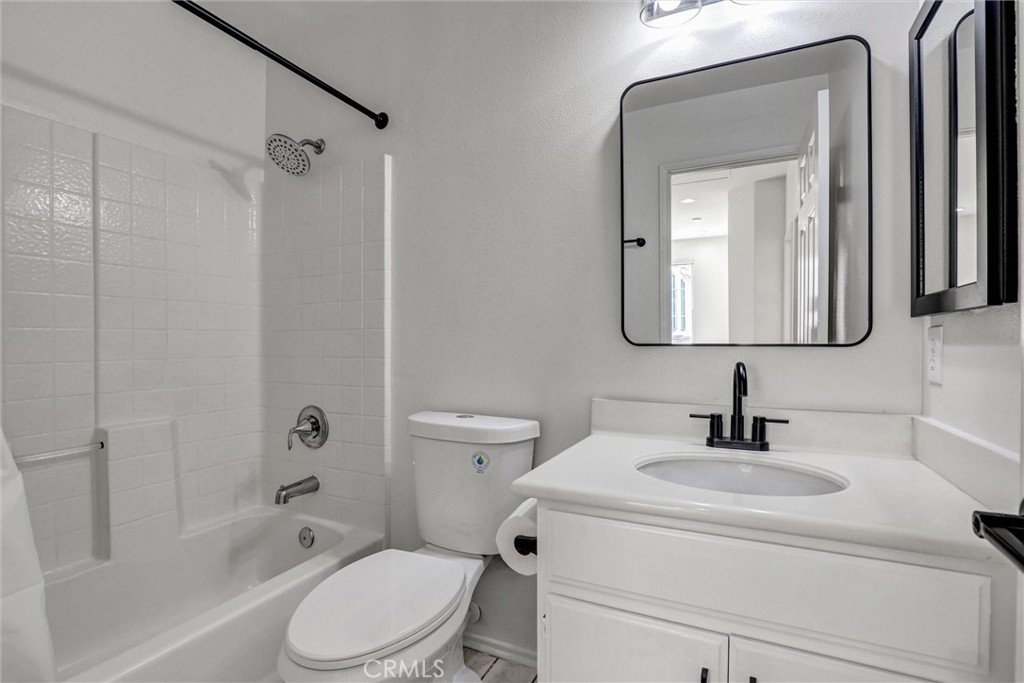 12 Poppyfield Lane Rancho Santa Margarita, CA 92688 - Photo 8 of 35 Full size bath