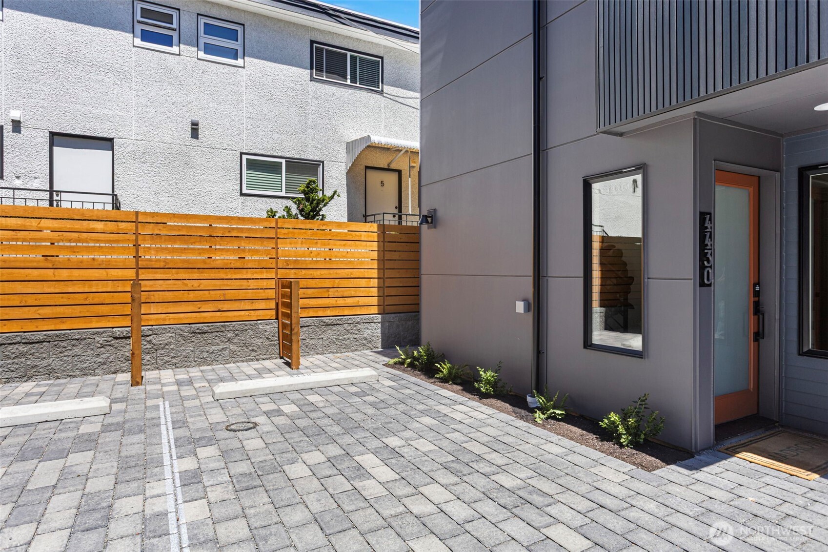 4430 Dayton Avenue North Seattle, WA 98103 - Photo 38 of 39