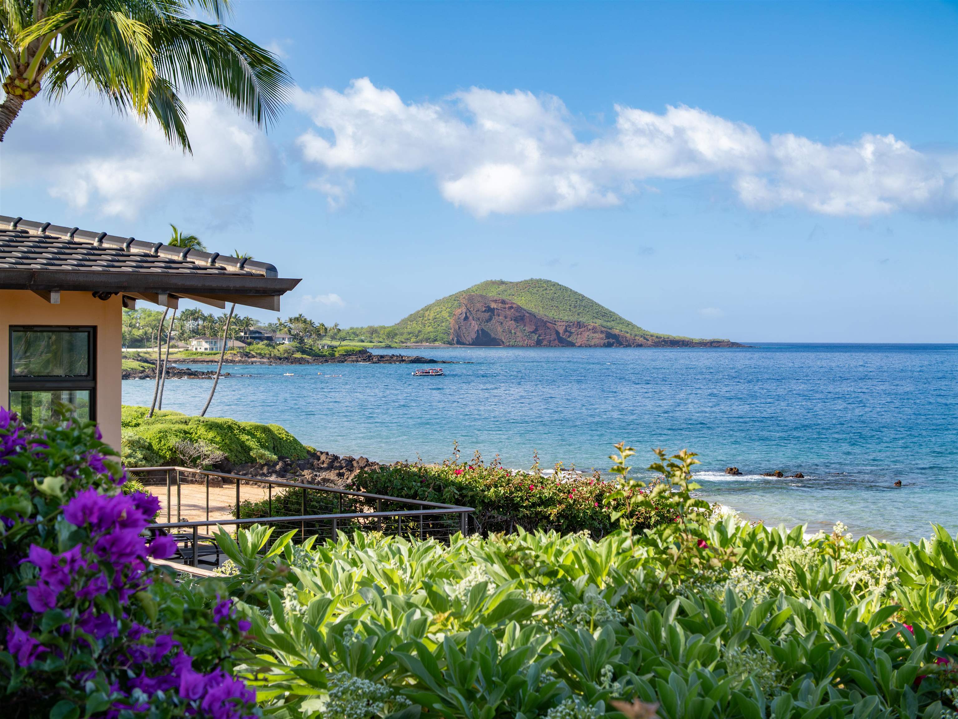 4640-4650 Makena Road Kihei, HI 96753 - Photo 29 of 48 a view of a lake with a building in the background