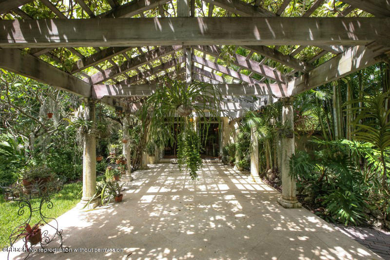 322 Clarke Avenue Palm Beach, FL 33480 - Photo 25 of 28 a view of outdoor space and yard