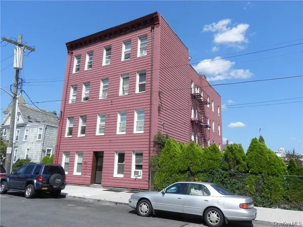$1,948 | 49 5th Street, Unit 10, New Rochelle, NY 10801