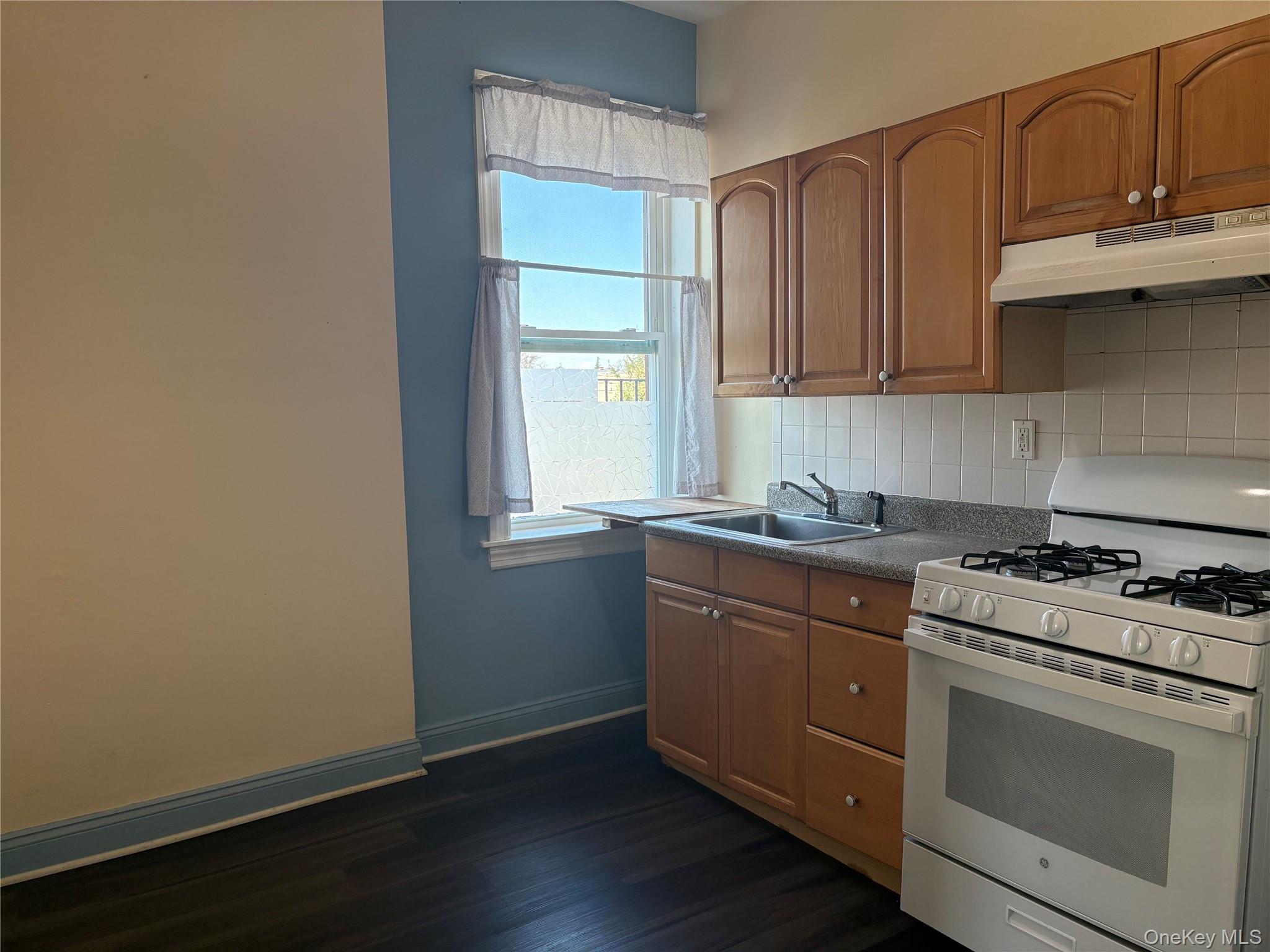 49 5th Street, Unit 10 New Rochelle, NY 10801 - Photo 3 of 8