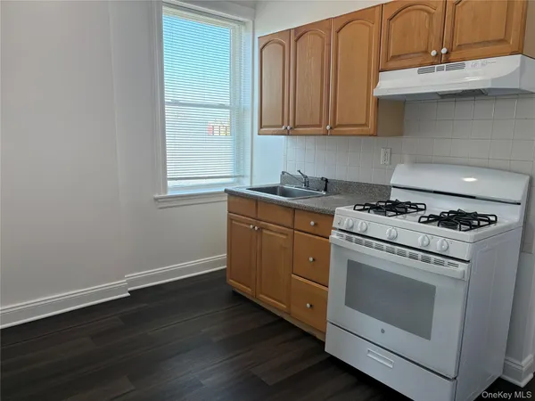 $1,948 | 49 5th Street, Unit 10, New Rochelle, NY 10801