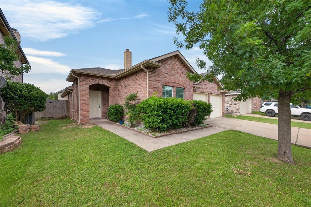 1628 Birds Eye Road Fort Worth, TX 76177 - Photo 2 of 32