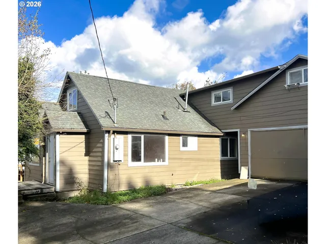 $375,000 | 425 South 3rd Street, Springfield, OR 97477
