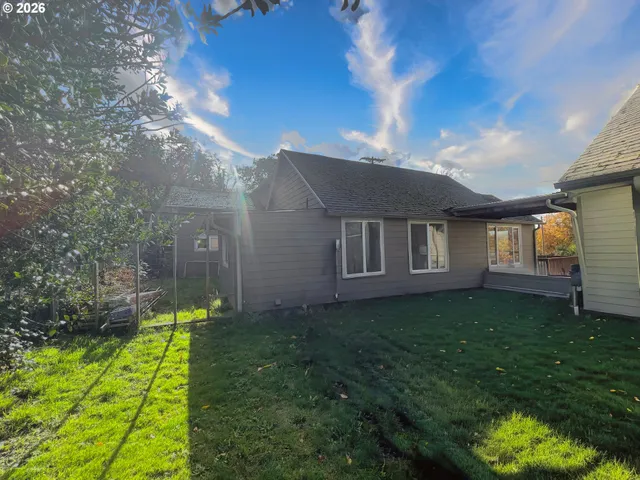 $375,000 | 425 South 3rd Street, Springfield, OR 97477