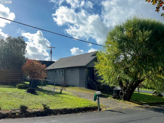 $375,000 | 425 South 3rd Street, Springfield, OR 97477