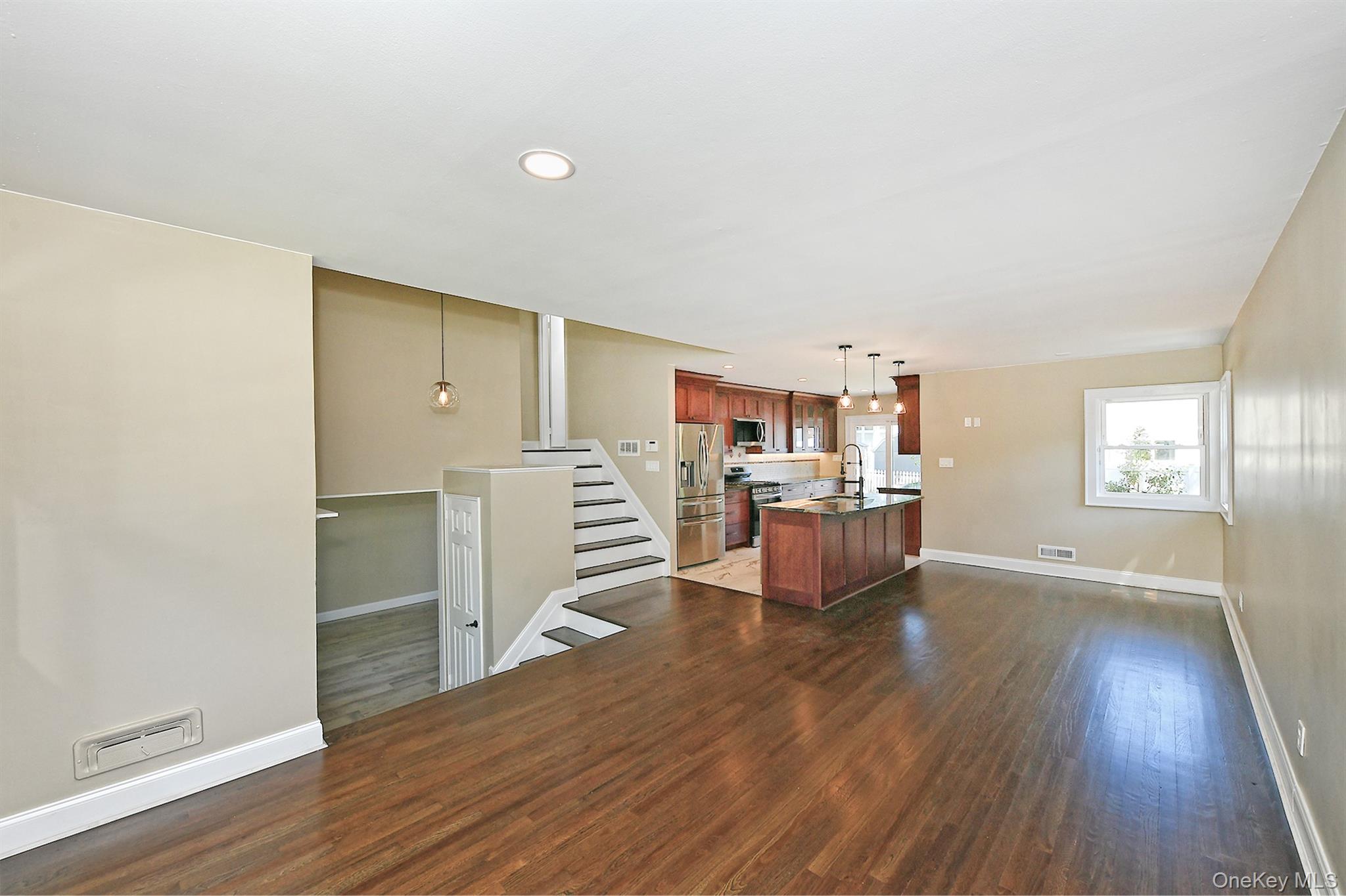7 Rensselaer Drive Commack, NY 11725 - Photo 14 of 37
