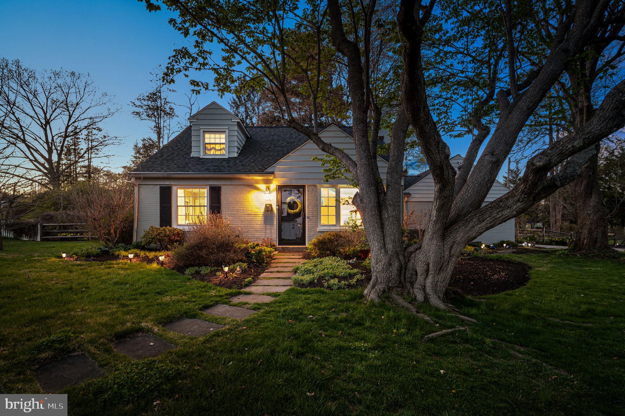 303 Barry Lane Wallingford, PA 19086 - Photo 2 of 14