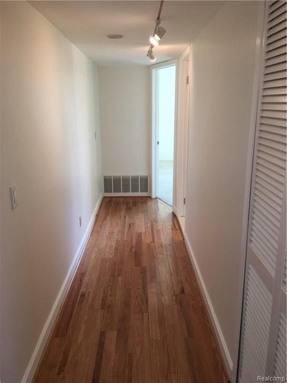 1962 Klingensmith Road, Unit 20B Bloomfield Hills, MI 48302 - Photo 11 of 21