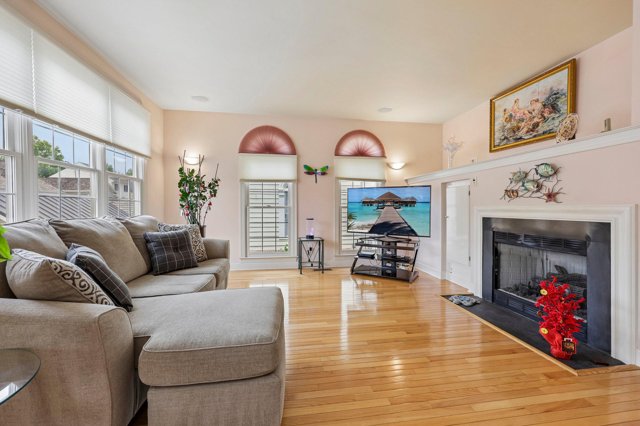 331 Alfandre Street Gaithersburg, MD 20878 - Photo 11 of 38 Bright and airy family room off the kitchen.