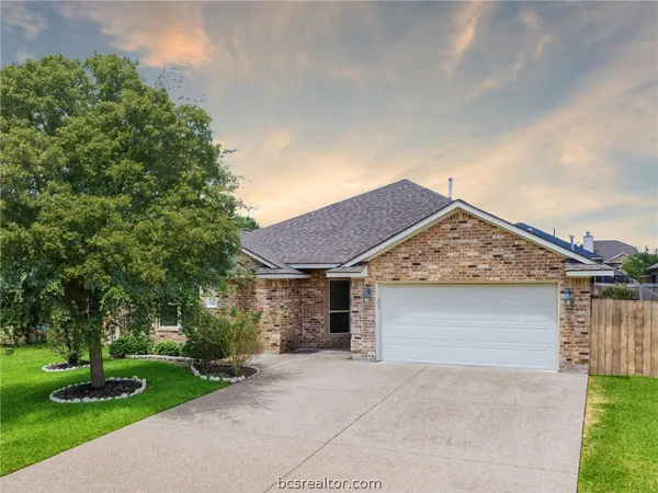 $355,000 | 915 Dove Run Trail, College Station, TX 77845