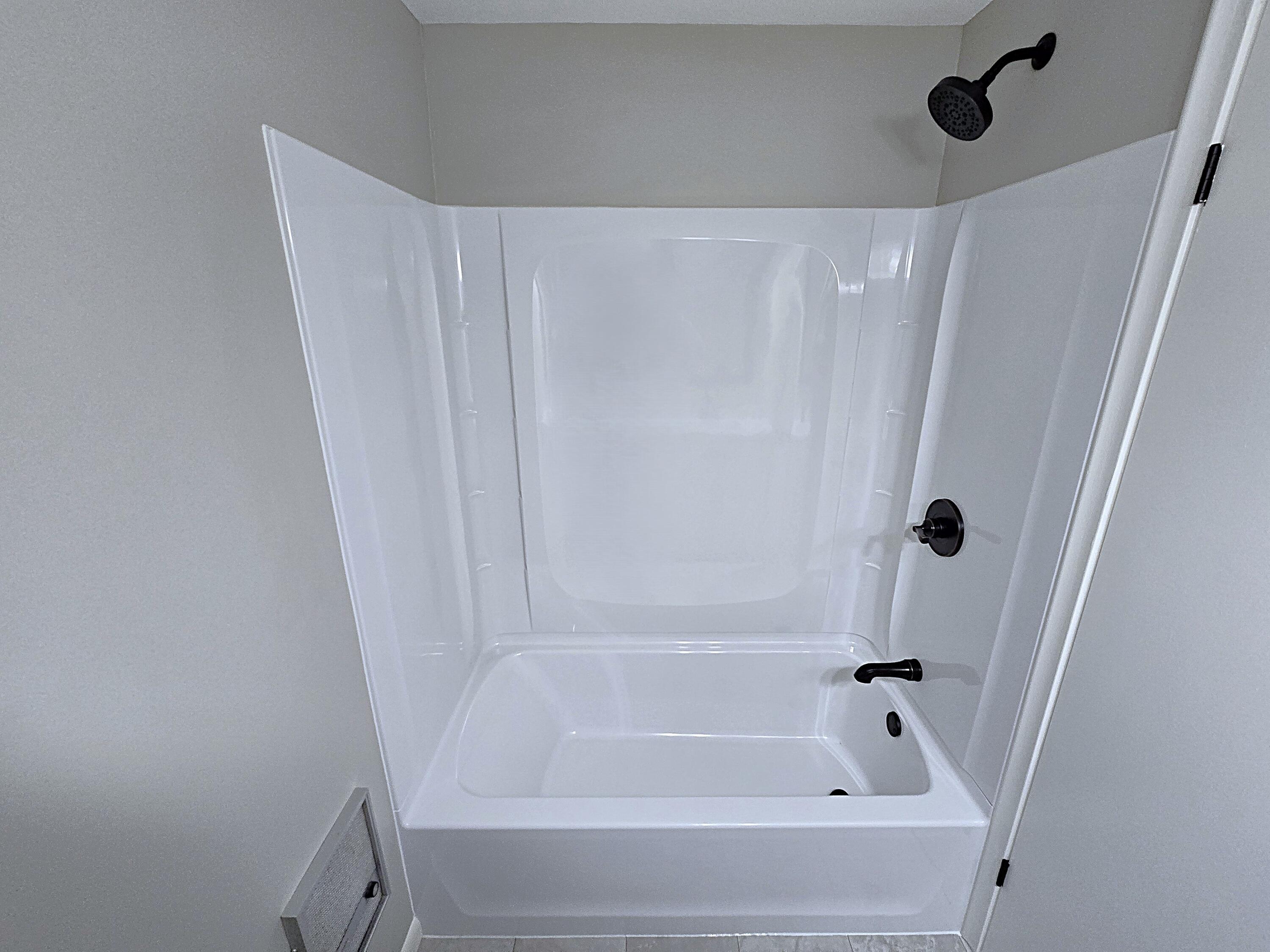 W136N7015 Claas Road Menomonee Falls, WI 53051 - Photo 39 of 54 Full Bath #2 Tub