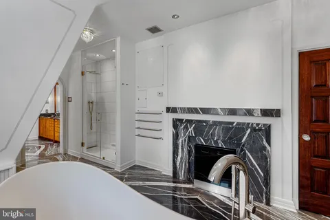 a view of a livingroom with furniture