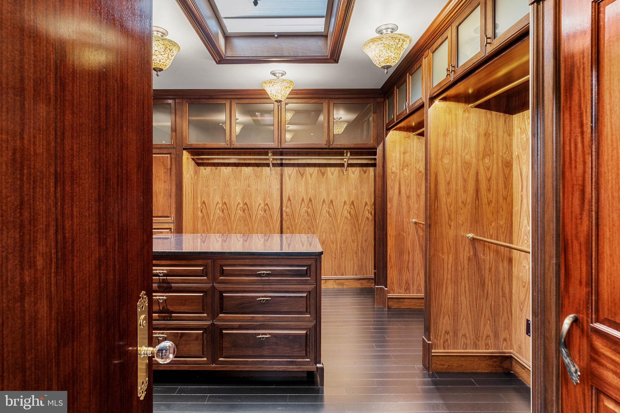 2013 Delancey Place Philadelphia, PA 19103 - Photo 61 of 79 4th floor dressing room